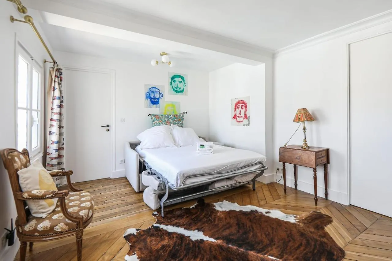 Apartment Artists' On The Roofs Of Montmartre - Welkeys