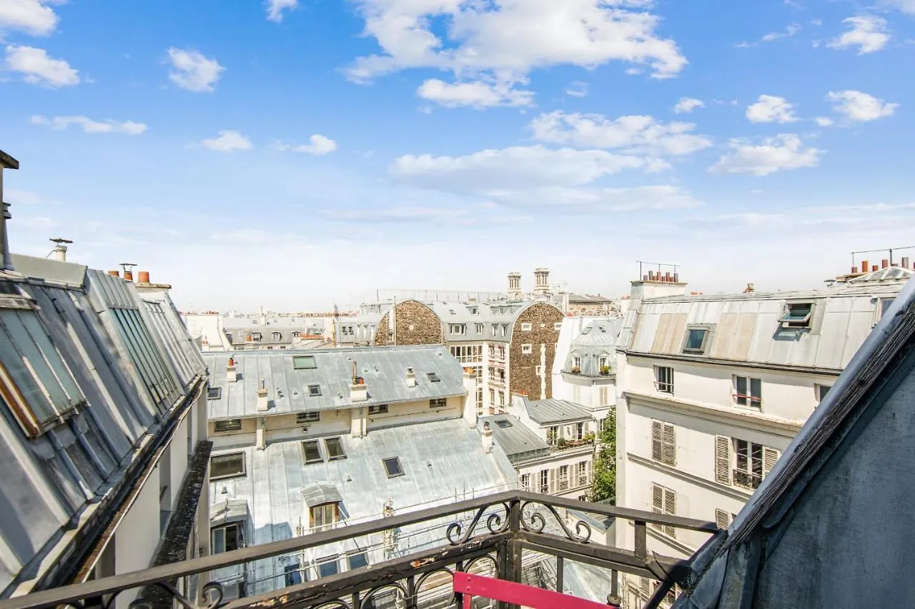 Artists' On The Roofs Of Montmartre - Welkeys * باريس